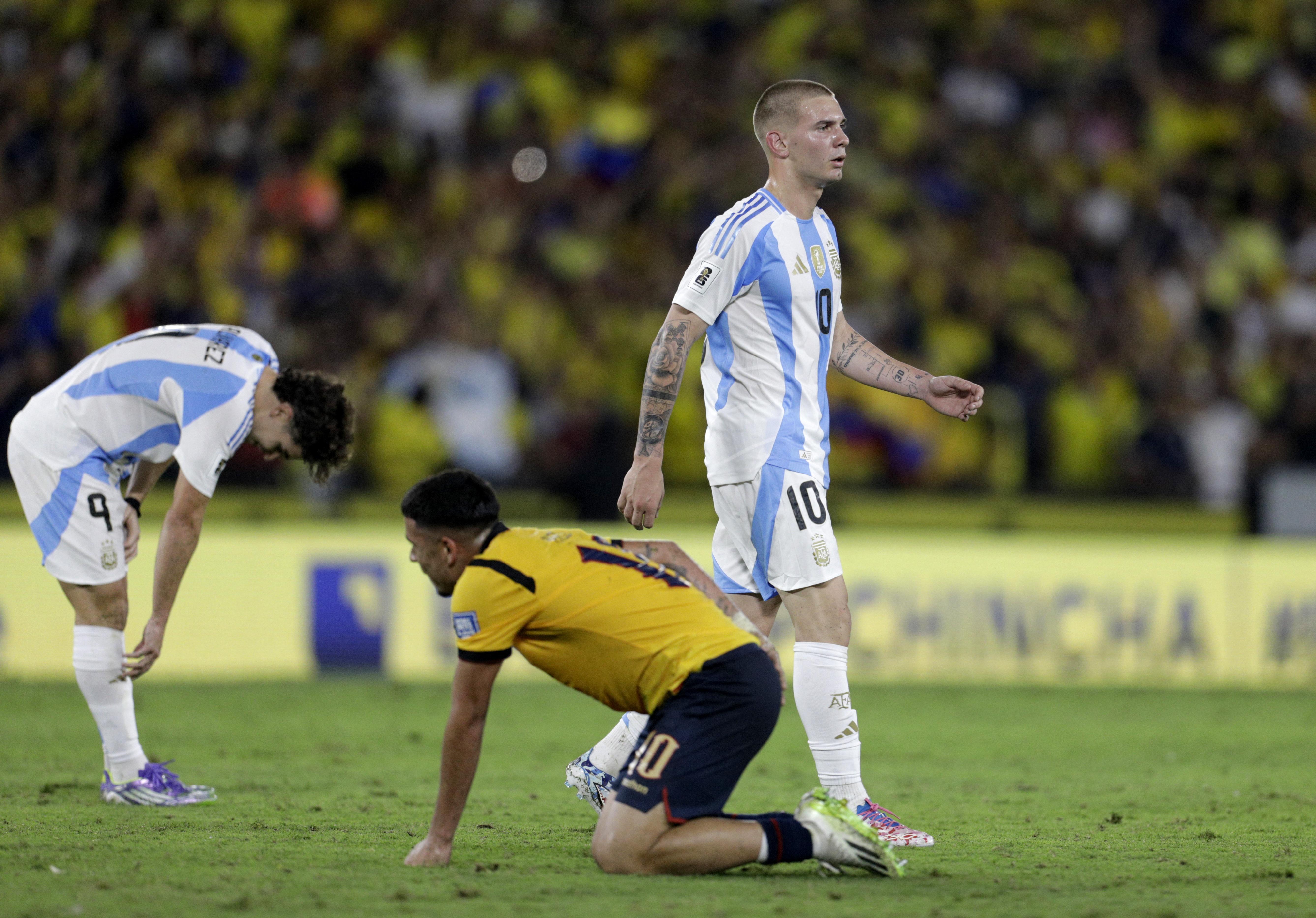 开云官网-阿根廷10号太沉重!马斯坦托诺仅获6.4分,2射0正2过人10次丢球权