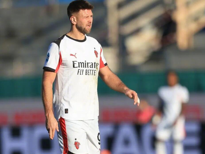 开云体育官网-AC米兰新援菲尔克鲁格脚趾骨折，将缺阵数周|转会|意大利|米兰伤情|科莫|莱切_新浪体育_新浪新闻