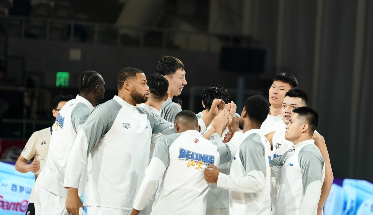 许利民怒批球员摆大牌！赛后整顿更衣室，怒批一人不是周琦而是他