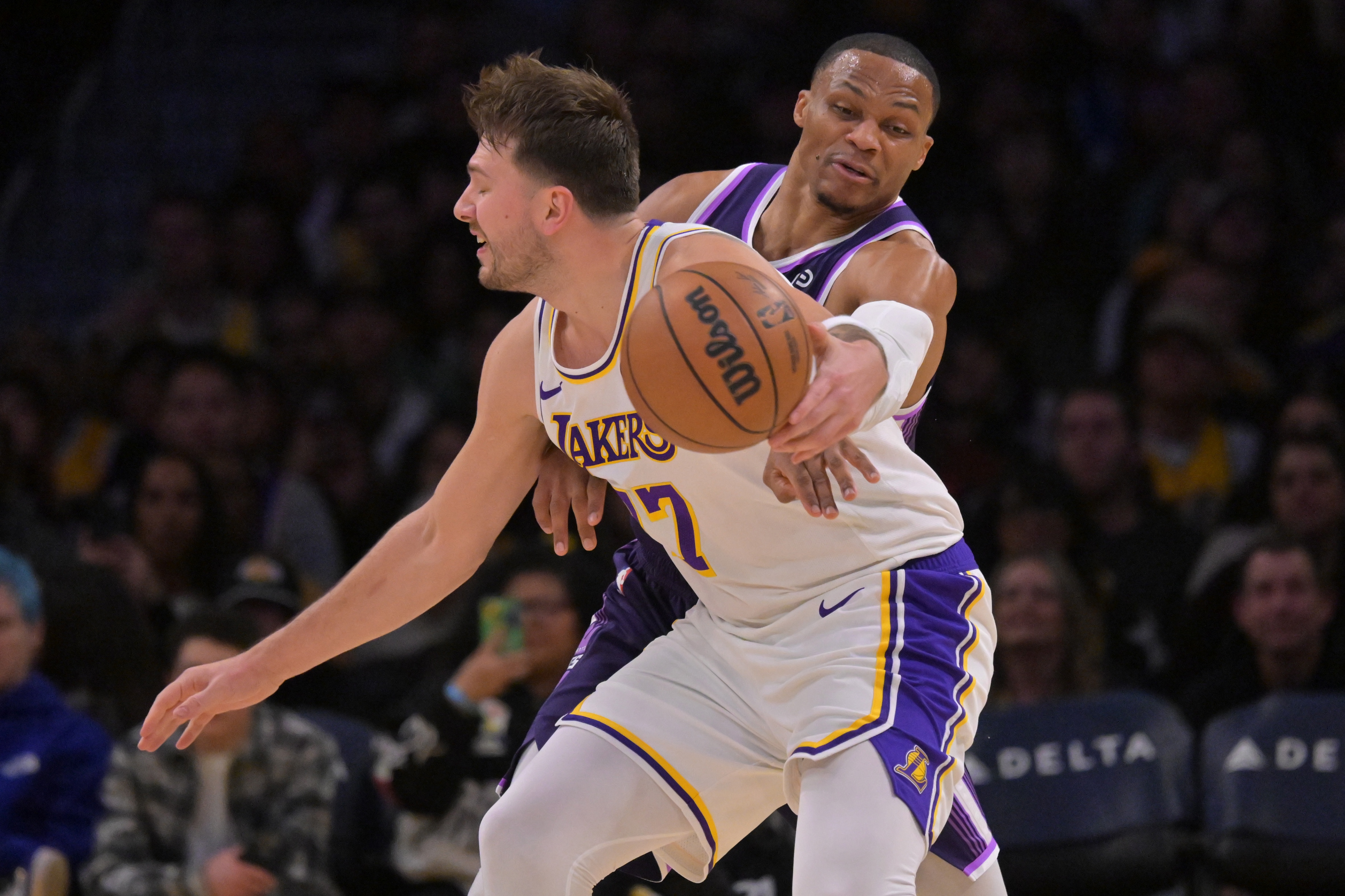 三分8对17怎么赢！东詹两个引擎燃尽了 三分和防守成为湖人生死线