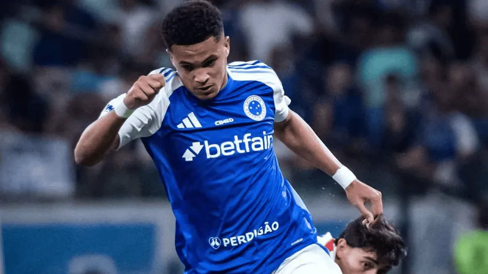 开云体育官网-ESPN：多特将1200万欧买下克鲁塞罗小将普拉特斯，8月加盟