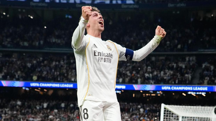 kaiyun-“地球上最被低估的球员”完成史诗之夜！22分钟帽子戏法打爆曼城|巴尔韦德|皇马|阿韦洛亚|阿诺德|卡洛斯-巴尔韦德_新浪体育_新浪新闻