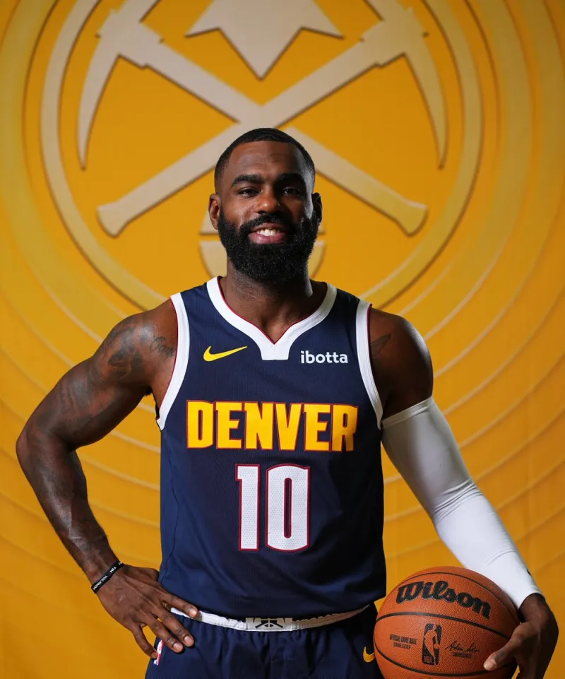 开云官网-34岁生日快乐！NBA官方晒照为小蒂姆-哈达威庆生